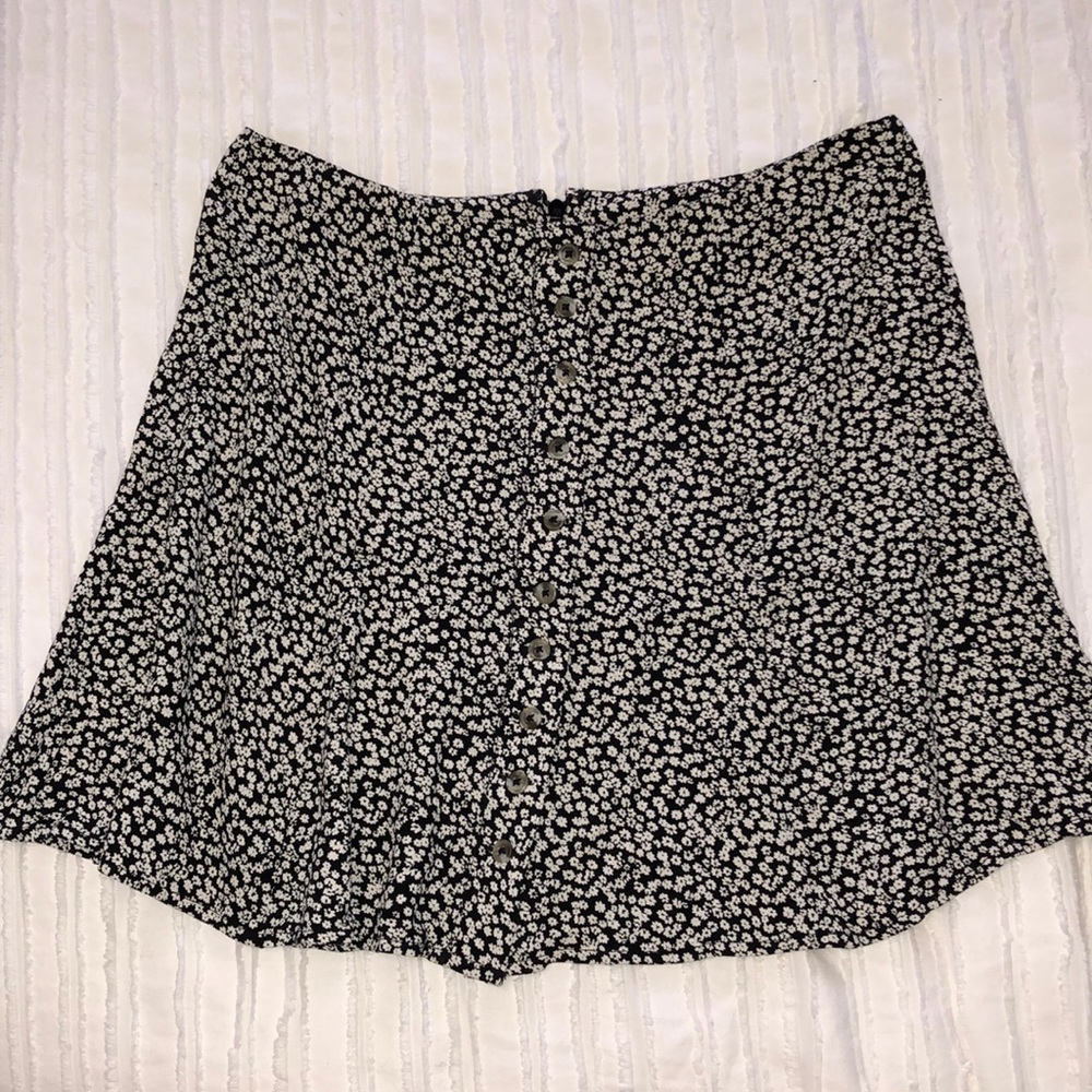 American eagle black and white flower mini skirt